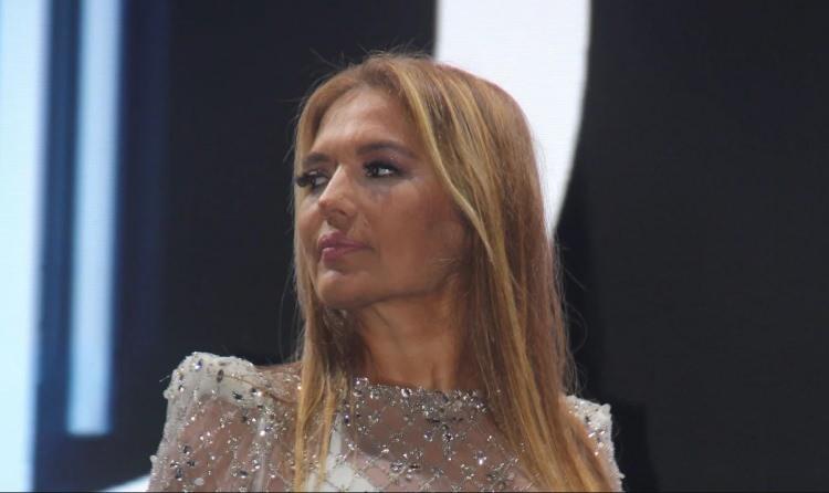 <p><strong>Suden'i sert bir dille eleştiren Akalın, şu ifadeleri kullandı:</strong></p>

<p><span style="color:#800000"><strong>&nbsp;"Adına laleler şarkı yazılan kadın, bir an &ouml;nce iğneleri bırak. Ger&ccedil;ekten insanların acılar varken, toprak olacak o kaslarını d&uuml;ş&uuml;nmen b&uuml;y&uuml;k rezillik. Biraz merhamet... Umarım Batu hoca seni o spor salonundan kovar!"</strong></span></p>
