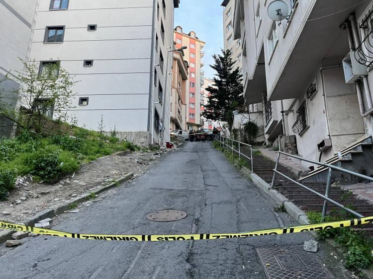 <p>Şişli'de metruk bir binada hareketsiz yatan şahsın kimliği tespit edildi. Hurdacılık yaptığı &ouml;ğrenilen talihsiz adamın kesin &ouml;l&uuml;m nedeni Adli Tıp Kurumu'ndaki incelemenin ardından belli olacak.</p>

<p>&nbsp;</p>

<p>&nbsp;</p>

