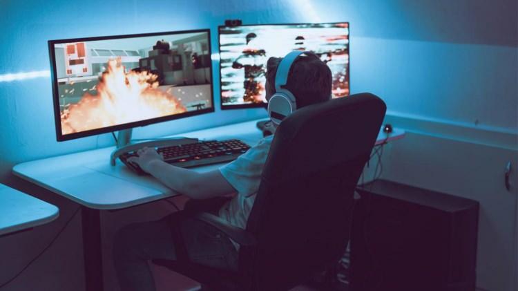 <p><strong>Cerrahpaşa Tıp Fak&uuml;ltesi &Ccedil;ocuk ve Ergen Ruh Psikiyatrisi Prof. Dr. Burak Doğang&uuml;n ise şunları s&ouml;yledi:</strong></p>

<p><strong><span style="color:#800080"><em>"Bu toplu katliamlar &uuml;lkemizde g&ouml;r&uuml;lm&uuml;yordu. Avrupa'da 2000'lerin başında dikkat &ccedil;ekti. Sonra bu kişilein evinde silah oyunu oynadığı g&ouml;r&uuml;ld&uuml;.</em></span></strong></p>
