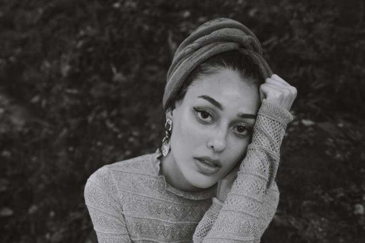 <p><strong>&Uuml;nl&uuml; oyuncu Dilan &Ccedil;i&ccedil;ek Deniz, uluslararası moda ve sanat yayını&nbsp;Num&eacute;ro'nun T&uuml;rkiye edisyonunun ilk sayısında yer alarak kariyer yolculuğundan ve anksiyete hakkındaki a&ccedil;ıklamalarıyla dikkat &ccedil;ekti.</strong></p>
