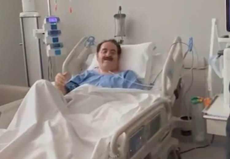 <p><strong>Tatlıses'in ailesi hastaneye akın ederken ziyarete gelen kızı Dilan &Ccedil;ıtak'tan beklenen a&ccedil;ıklama geldi.</strong></p>
