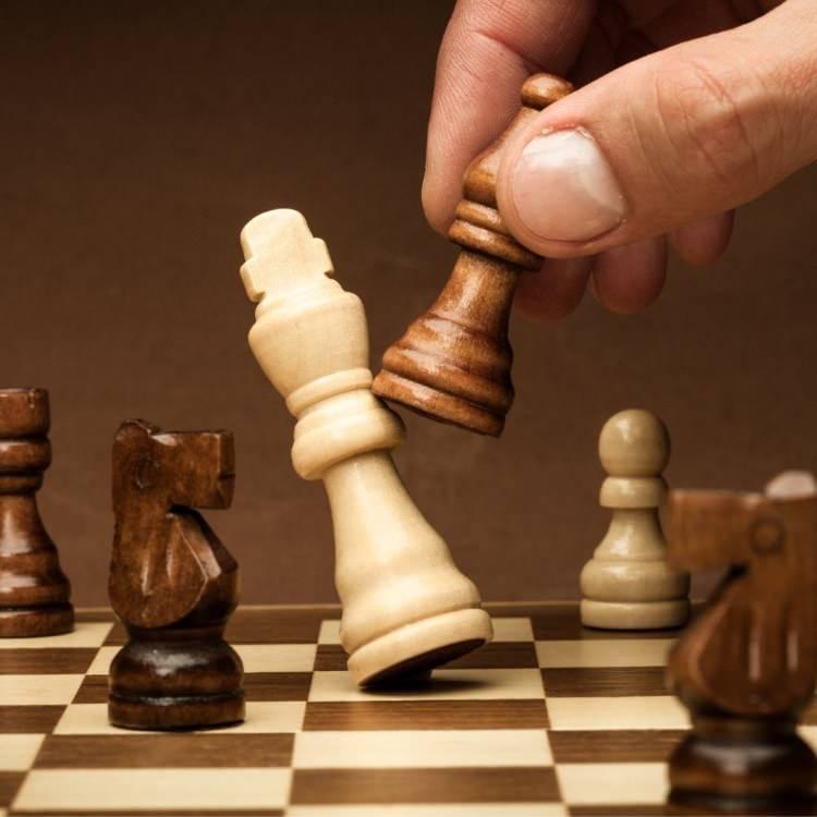 <p><strong>İşte satran&ccedil; tarihini 2700 ELO'ya ulaşan en gen&ccedil; 10 ismi:</strong></p>
