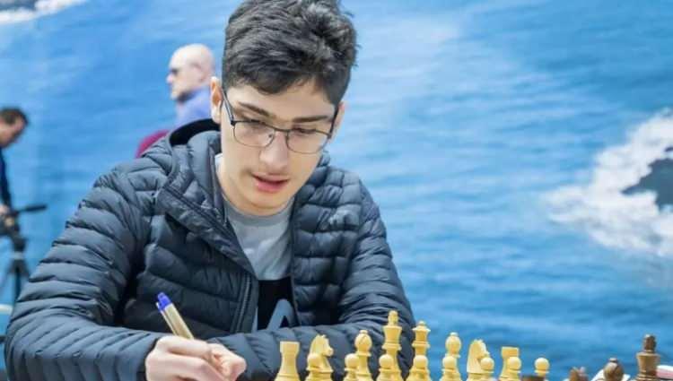 <p>3-&nbsp;Alireza Firouzja | İran<br />
<br />
* Rekor Yaşı: 16 yaş 1 ay<br />
<br />
* Tarih: 2019</p>
