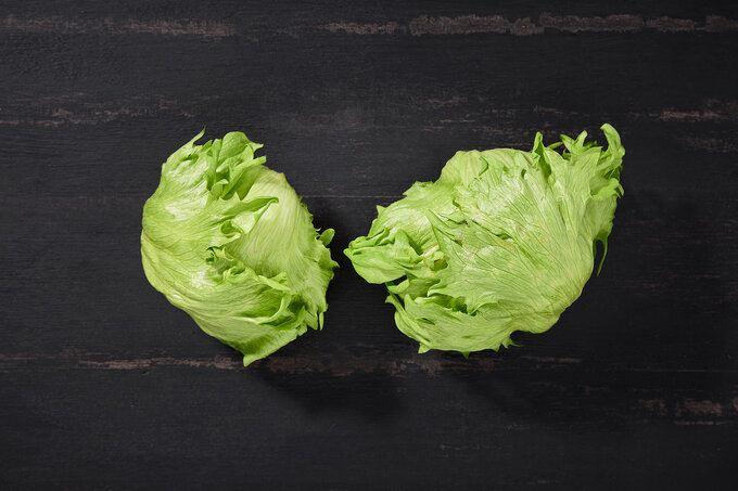 <p><span style="color:#FF0000"><strong>G&Ouml;Z SAĞLIĞINI KORUR</strong></span></p>

<p><strong>Cilt sağlığının yanı sıra g&ouml;z sağlığı i&ccedil;in de &ouml;nemli etkiler sunan marul, A vitamini i&ccedil;erdiği i&ccedil;in g&ouml;z kuruluğu ve enfeksiyon risklerini minimuma d&uuml;ş&uuml;r&uuml;r.</strong></p>
