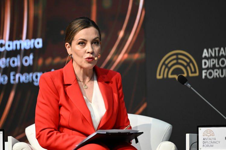 <p>Forum kapsamında d&uuml;zenlenen K&uuml;resel Enerji Haritasının Yeniden &Ccedil;izilmesi: G&uuml;venlik ve Belirsizlik panelinin moderat&ouml;rl&uuml;ğ&uuml;n&uuml; TRT World'den Maria Ramos yaptı.</p>
