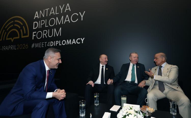 <p>Cumhurbaşkanı Recep Tayyip Erdoğan ve Dışişleri Bakanı Hakan Fidan, Belek Turizm Merkezi'ndeki NEST Kongre ve Fuar Merkezinde ger&ccedil;ekleştirilen "Antalya Diplomasi Forumu&rdquo;nun resmi a&ccedil;ılış t&ouml;renine katıldı.</p>

<p>&nbsp;</p>
