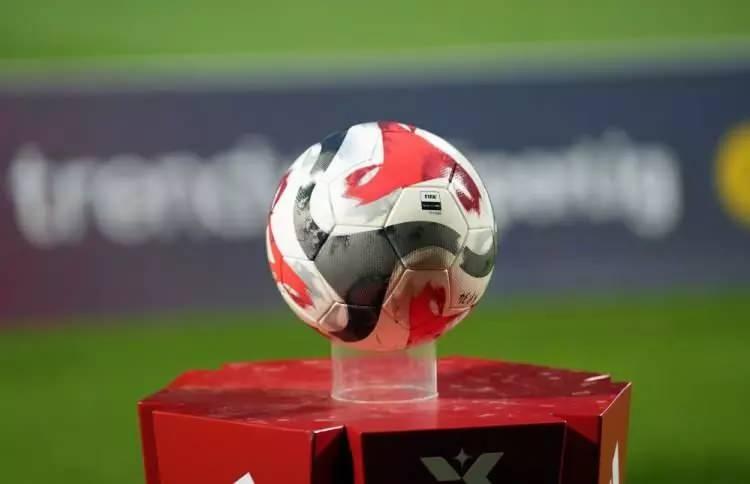 <p>Bir sonraki galeriye g&ouml;z atın...<br />
<br />
S&uuml;per Lig'de para &ouml;d&uuml;lleri a&ccedil;ıklandı! Şampiyonla 6. arasındaki u&ccedil;urum dudak u&ccedil;uklattı</p>
