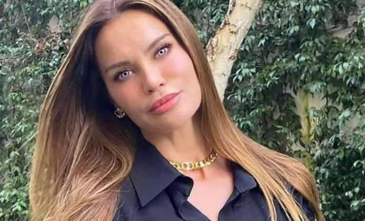 <p><strong>&Uuml;nl&uuml; sunucu ve model Ebru Şallı, uzun yıllardır fit g&ouml;r&uuml;n&uuml;m&uuml;, pilates tutkusu, ışıldayan cildi ve sağlıklı yaşam rutinleriyle T&uuml;rkiye'de sağlıklı yaşam denince akla ilk gelen isimlerden biri.</strong></p>
