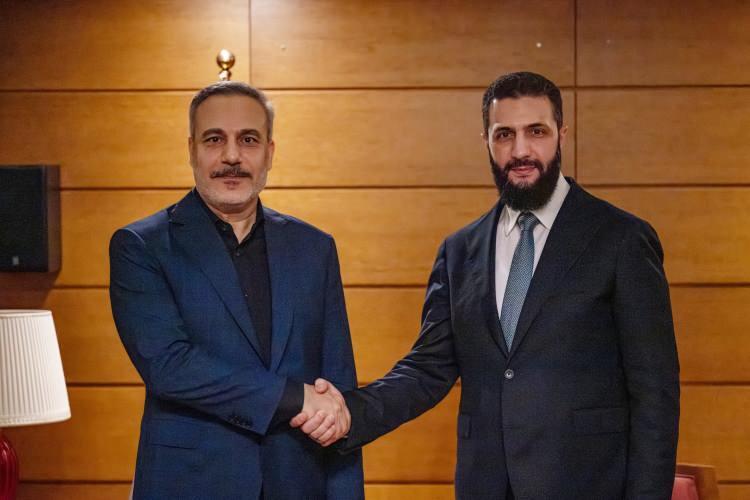 <p><span style="color:#B22222"><strong>BAKAN FİDAN- ŞARA G&Ouml;R&Uuml;ŞMESİ</strong></span></p>

<p>&nbsp;</p>

<p>Dışişleri Bakanı Hakan Fidan da Antalya'da Suriye Cumhurbaşkanı Ahmed Şara ile bir araya geldi.</p>
