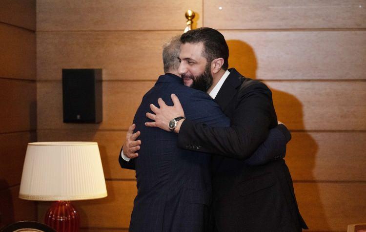 <p>İkili kameralara samimi polzar verdi.</p>
