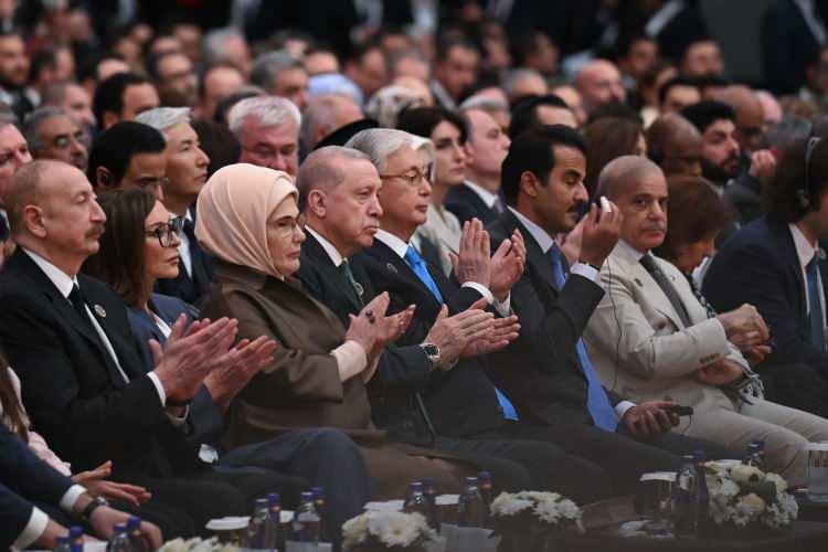 <p>Erdoğan, Antalya'ya gelen Azerbaycan Cumhurbaşkanı İlham Aliyev ile de g&ouml;r&uuml;şme ger&ccedil;ekleştirdi.</p>
