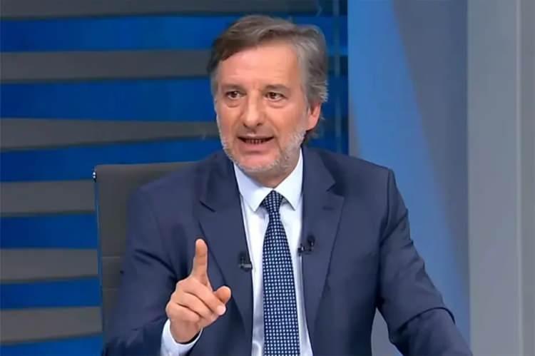 <p><strong>Fenerbah&ccedil;e, bu tarz oynayan takımlara karşı &uuml;retemiyor. Bunu hep s&ouml;yl&uuml;yorum! Bunu baştan beri s&ouml;yl&uuml;yorum. &Uuml;retemediğini yine g&ouml;rd&uuml;k. Bu ma&ccedil;a bakıyorum, yine hi&ccedil;bir şey yok.</strong></p>
