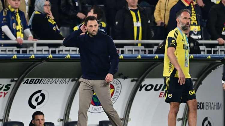 <p><strong>Tedesco orada oturuyor ya, kalsın soyunma odasına falan da gitmesin.</strong></p>
