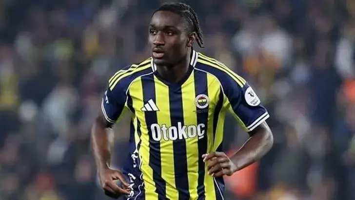 <p><strong>Koskoca Fenerbah&ccedil;e takımını sen Sidiki Cherif'in santrforluğuna ve yarışı onunla g&ouml;t&uuml;rmeye mi bırakıyorsun? B&ouml;yle bir şey yok!</strong></p>
