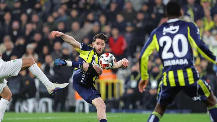 <p><strong>İsmail'in ne su&ccedil;u var? Musaba'nın ne g&uuml;nahı var? Sana gol&uuml; o attırdı. &Ccedil;ocuğu yok ettin!</strong></p>
