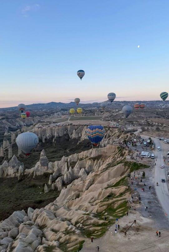 <p><strong>&Ouml;m&uuml;r boyu unutamayacakları g&uuml;zel bir deneyimi tadan &ccedil;iftin keyifli halleri sosyal medyaya damga vurdu.</strong></p>
