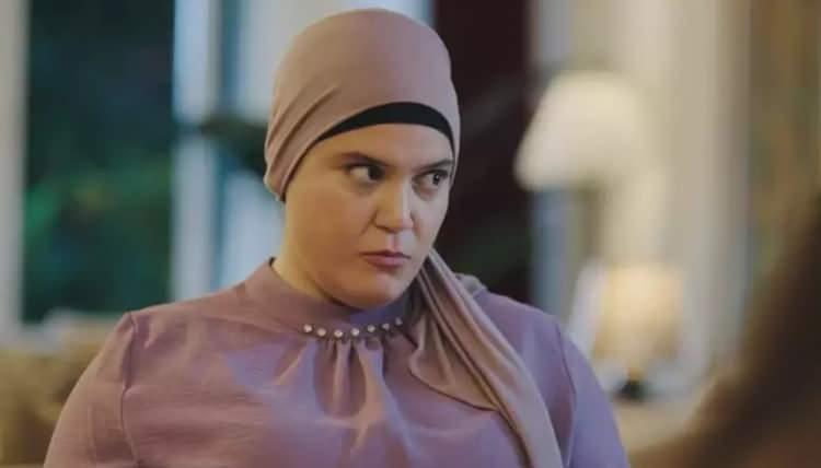 <p><span style="color:#800000"><strong>"GİDİP KENDİLERİ OYUNCULUK YAPSIN"</strong></span></p>

<p><strong>Kendi yeteneğine olan g&uuml;venini a&ccedil;ık&ccedil;a dile getiren &uuml;nl&uuml; oyuncu, <span style="color:#800000">"İyi oynamasan, bu kadar g&ouml;z &ouml;n&uuml;nde olup b&ouml;yle bir rol&uuml; taşıyamazsın, bir yerde mutlaka patlak verirdin.</span></strong></p>
