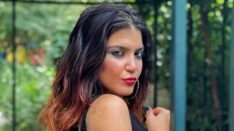 <p><span style="color:#800000"><strong>Ama o kapıdan i&ccedil;eri girdikten sonra kendi basamaklarımı tırmandım, kendi ayakkabılarımla ilerledim."</strong></span></p>
