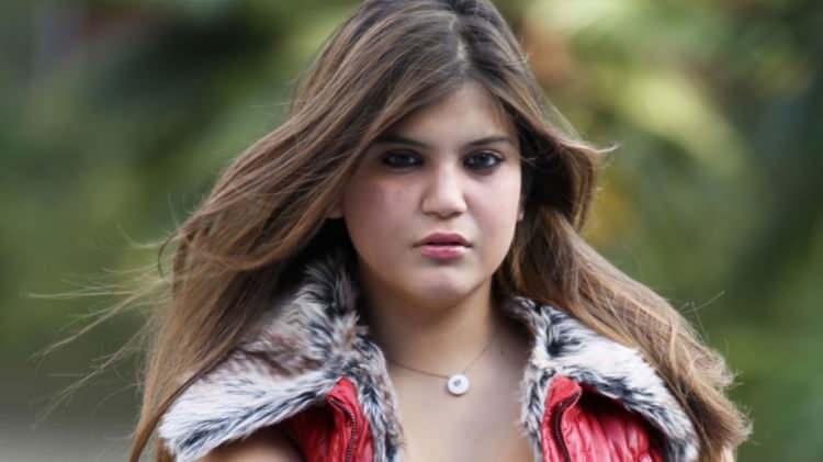 <p><strong><span style="color:#800000">Madem bu kadar &ccedil;ok yorum yapıyorlar, elini o klavyeden &ccedil;ekip gidip kendileri oyunculuk yapsınlar! Artık gereksiz hi&ccedil;bir şeyi kaale almıyorum."</span> dedi.</strong></p>
