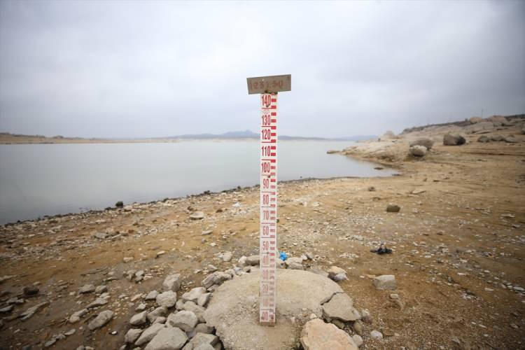 <div>Listede T&uuml;rkiye 27. sırada yer alırken, riskin en yoğun hissedileceği b&ouml;lge ise Orta Doğu. Bahreyn, Kuveyt, Katar, Birleşik Arap Emirlikleri, Filistin, İsrail ve Suudi Arabistan gibi &uuml;lkeler en y&uuml;ksek risk grubunda &ouml;ne &ccedil;ıkıyor. Araştırmaya g&ouml;re bu b&ouml;lgede suya erişim zaten sınırlı ve mevcut kaynaklar &uuml;zerindeki baskı giderek artıyor.</div>

<div>&nbsp;</div>
