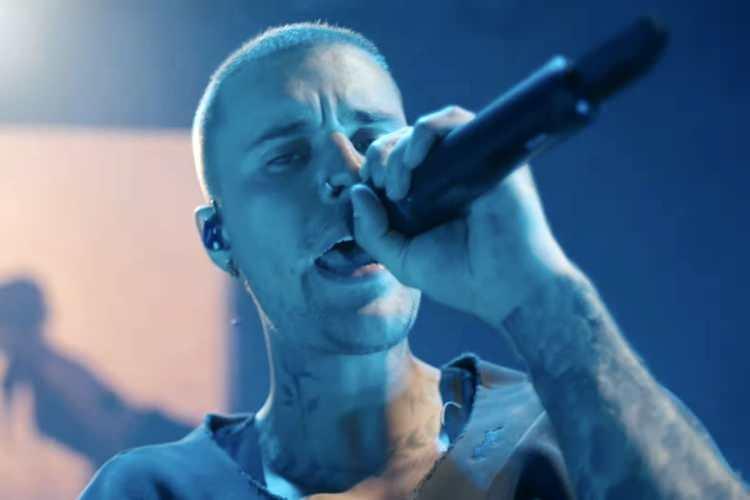 <p><span style="color:#FF0000"><strong>İKİ KONSER İ&Ccedil;İN 10 MİLYON DOLAR</strong></span></p>

<p><strong>Rolling Stone dergisi, &uuml;nl&uuml; yıldızın iki hafta sonu i&ccedil;in 10 milyon doların &uuml;zerinde bir kazan&ccedil; elde ettiğini a&ccedil;ıkladı.</strong></p>
