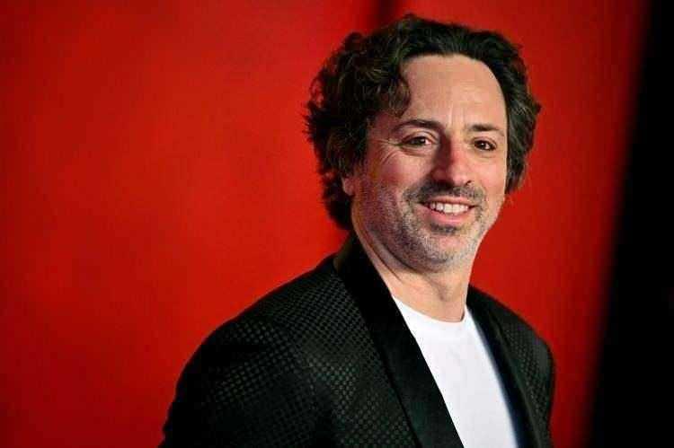 <p>4)&nbsp; SERGEY BRIN&nbsp; |&nbsp; 138+ MİLYAR DOLAR&nbsp; - Google</p>

<p>&nbsp;</p>

<p>Sergey Brin, Google’ın kurucu ortaklarından biri olarak teknoloji dünyasında devrim yaratan isimlerden biridir. Serveti, Google ve Alphabet bünyesindeki yatırımlar ile yapay zekâ ve uzay teknolojilerine yönelmesinden geliyor.</p>
