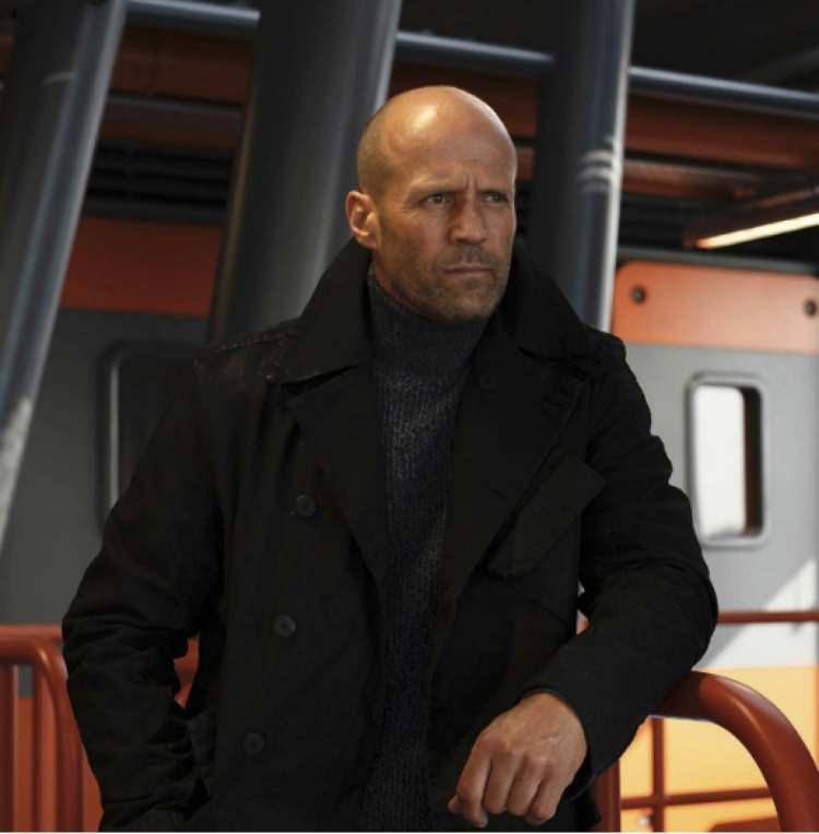 <p><span style="color:#FF0000"><strong>ANTALYA'YA HAYRAN KALDIĞINI S&Ouml;YLEMİŞTİ</strong></span></p>

<p><strong>Daha &ouml;nce Guy Ritchie'nin y&ouml;nettiği "Servet Operasyonu" filminin &ccedil;ekimleri i&ccedil;in Antalya'ya gelen ve şehre hayran kalan &uuml;nl&uuml; oyuncu, kısa bir s&uuml;re sonra ailesiyle birlikte tatil i&ccedil;in soluğu Antalya'da almıştı.</strong></p>
