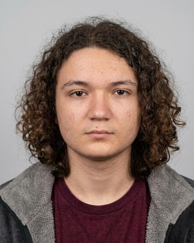 <p><strong>"RAPORLUK BİR &Ouml;ĞRENCİYDİ"</strong></p>

<p>Raporluk bir &ouml;ğrenciydi aslında. Sadece &ouml;zel bir kliniğe gidiyordu ara ara seanslara.</p>

<p>&nbsp;</p>
