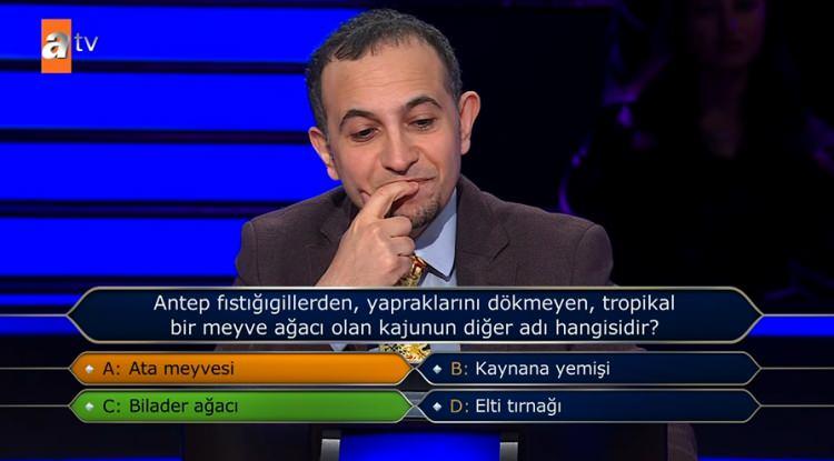<p><strong>&Uuml;nl&uuml; sunucu Oktay Kaynarca'nın tahminini sorması &uuml;zerine yarışmacı, "A" se&ccedil;eneğini dile getirdi ve doğru yanıt "C" şıkkı <span style="color:#800080">"Bilader ağacı"</span> olacaktı.</strong></p>
