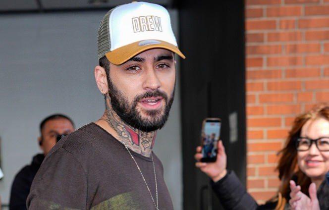 <p>Aniden hastaneye kaldırıldığı &ouml;ğrenilen &uuml;nl&uuml; yıldız, sessizliğini bozarak sosyal medya hesabı &uuml;zerinden a&ccedil;ıklamada bulundu.&nbsp;</p>
