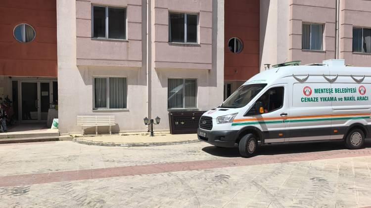 <p>Erez'in ateşli silah yaralanması sonucu olay yerinde hayatını kaybettiği belirlendi.</p>
