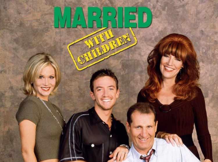 <p><span style="color:#800080"><em><strong>"Fox'un Married... with Children", "Jesse"</strong></em></span> <strong>gibi yapımlarla tanınmış olan &uuml;nl&uuml; aktris Christina Applegate, yıllardır multipl skleroz (MS)</strong><strong> hastalığıyla m&uuml;cadele ediyordu. &Uuml;nl&uuml; oyuncunun rahatsızlaşıp hastaneye kaldırıldığı &ouml;ğrenildi.</strong></p>
