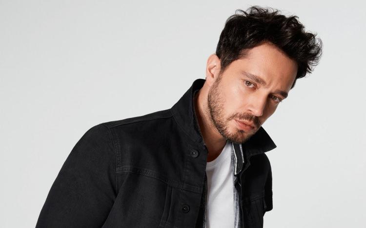 <p><strong>T&uuml;rk pop m&uuml;ziğinin &ouml;nde gelen isimlerinden biri olan Murat Boz, katıldığı bir etkinlikte basın mensuplarına yaptığı a&ccedil;ıklamalarla g&uuml;ndeme geldi.</strong></p>
