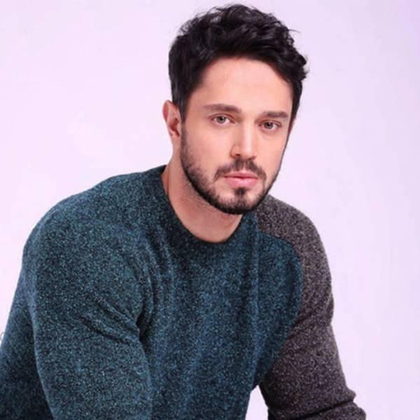 <p><strong>Hem yeni projelerinden hem de &ouml;zel hayatıyla ilgili dikkat &ccedil;eken a&ccedil;ıklamalarda bulunan &uuml;nl&uuml; şarkıcı, g&ouml;sterişli sahne hayatının perde arkasında yaşanan zorluklarla ilgili a&ccedil;ıklamlarda bulundu.</strong></p>
