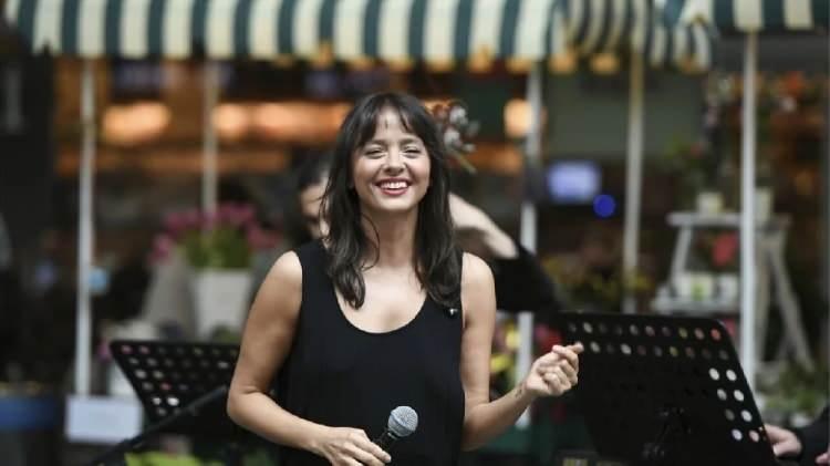 <p><strong>Tıpkı Neco gibi m&uuml;zikle ilgilenen Zeynep &Ouml;zyılmazel, &uuml;niversiteyi bitirdikten sonra babasına şarkıcı olmak istediğini s&ouml;ylediğini ancak aldığı yanıt karşısında b&uuml;y&uuml;k bir hayal kırıklığı yaşadığını anlattı.</strong></p>
