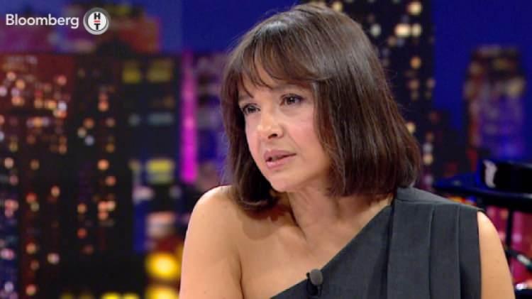 <p><span style="color:#FF0000"><strong>"BABAM BENİ ARASIN &Ccedil;OK İSTERDİM"</strong></span></p>

<p><strong>Babasının "Onlar beni arasın" s&ouml;zlerine yanıt veren &Ouml;zyılmazel, ş&ouml;yle konuştu:</strong></p>

<p><strong>"&Ccedil;ocuğum ben; hastalıkta, sağlıkta, varlıkta, yoklukta babam beni arasın &ccedil;ok isterdim a&ccedil;ık&ccedil;ası. Bu bir inat değil. Affetmekten bahsediyorsak ben durumu kabul ettim. Durumun &uuml;zerinde tepinmiyorum. Babam bana ş&ouml;yle dedi ya da demedi, aradı ya da aramadı; zamanında bana destek verdi ya da vermedi... Evet, destek vermedi, ben bunu kabul ettim"&nbsp;</strong></p>
