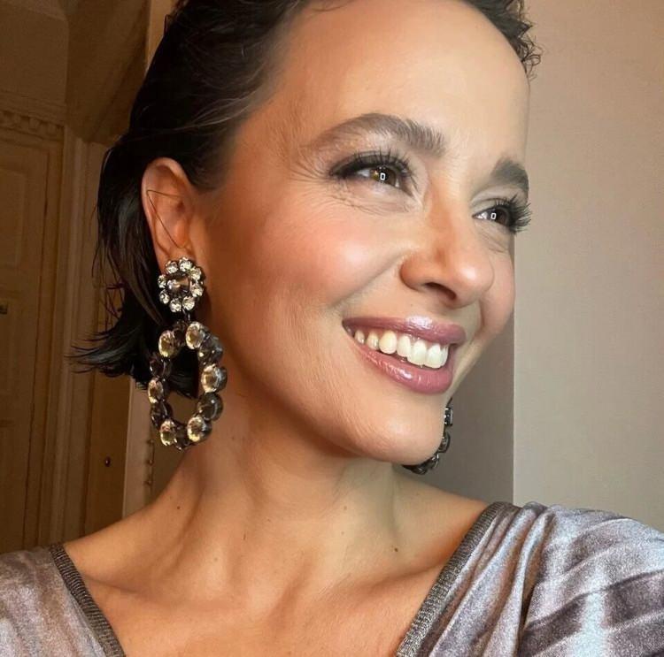 <p><span style="color:#FF0000"><strong>"BEN ONA HAKKIMI HELAL EDİYORUM O DA BANA ETSİN"</strong></span></p>

<p><strong>&Uuml;nl&uuml; isim, son olartak babasına zeytin dalı uzatarak şu s&ouml;zlerle seslendi: "2021 yazında babam beni aradı. "Ben pandemi sırasında &ccedil;ok d&uuml;ş&uuml;nd&uuml;m. &Ccedil;ok hatalar yaptım, seni &ccedil;ok &ouml;zledim ve seninle tekrar bir araya gelmek istiyorum" dedi. Biz g&ouml;r&uuml;şmeye başladık fakat babam yine bir r&ouml;portajda benim i&ccedil;in, "Kişilerin yaptıkları beni ilgilendirmez" dedi. "Seni seviyorum, &ouml;zledim" diyen adam bunu s&ouml;yl&uuml;yor.&nbsp;</strong></p>
