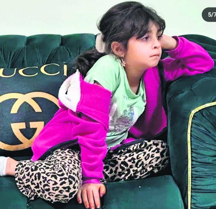 <p>Daire, kararda 4 sanık hakkında verilen hapis cezalarını oy &ccedil;okluğuyla onadı. Mahkeme başkanı ise kamera kayıtları, baz raporları, DNA bulguları, PSA ve kıl &ouml;rneklerinin eksik incelendiğini belirterek muhalefet şerhi koydu. Başkan, anne, ağabey ve amcanın kısa s&uuml;rede birlikte cinayeti işlediği y&ouml;n&uuml;ndeki kabul&uuml;n hayatın olağan akışına aykırı olduğunu, &ouml;zellikle Nevzat Bahtiyar'ın hareketlerinin detaylı g&ouml;r&uuml;nt&uuml; analiziyle netleştirilmesi gerektiğini, delillerin bilimsel a&ccedil;ıdan yetersiz değerlendirildiğini vurguladı. Yargıtay Cumhuriyet Başsavcılığı, hazırladığı tebliğnamede sanıklar Salim, Y&uuml;ksel ve Enes G&uuml;ran'a verilen ağırlaştırılmış m&uuml;ebbet ile Nevzat Bahtiyar'a verilen hapis cezasının hukuka uygun olduğunu belirterek, kararın onanmasını talep etti. Dosya, g&ouml;r&uuml;ş&uuml;n ardından Yargıtay 1'inci Ceza Dairesi'ne g&ouml;nderildi.</p>
