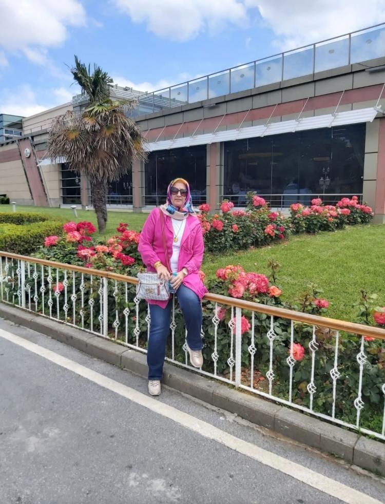 <p><strong><span style="color:#A52A2A">SON YOLCULUĞUNA UĞURLACAK&nbsp;</span></strong></p>

<p>&nbsp;</p>

<p>Ayla Kara'nın cenaze t&ouml;reninin d&uuml;zenleneceği Tekir Mahallesi &Ccedil;arşı Cami&rsquo;ne yakınları geldi.</p>
