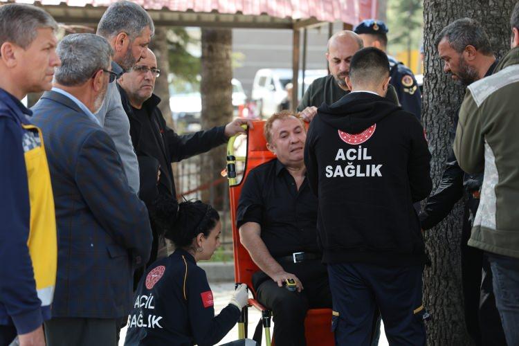 <p>Sağlık ekiplerince m&uuml;dahale edilen Kara, tedbir ama&ccedil;lı ambulansa g&ouml;t&uuml;r&uuml;ld&uuml;.</p>

