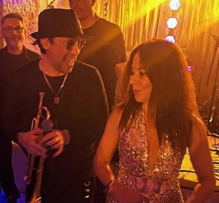 <p>Sabah'ın haberine g&ouml;re, Sabancı, yaklaşık 30 yakın dostunu davet ettiği doğum g&uuml;n&uuml; i&ccedil;in Kapadokya'daki bir butik oteli &uuml;&ccedil; g&uuml;nl&uuml;ğ&uuml;ne kapattı. Davetlilerin bir kısmını &ouml;zel u&ccedil;ağıyla g&ouml;t&uuml;ren Sabancı'nın diğer misafirlerin u&ccedil;ak biletlerinden transferlerine kadar t&uuml;m masrafları &uuml;stlendiği &ouml;ğrenildi.</p>
