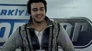 <p><strong>Yıllar &ouml;nce katıldığı Popstar yarışmasıyla hafızalara kazınan <span style="color:#800000">Rıza Tamer, </span>Bodrum'daki evinde fenalaşarak kaldırıldığı hastanede yaşamını yitirdi.</strong></p>
