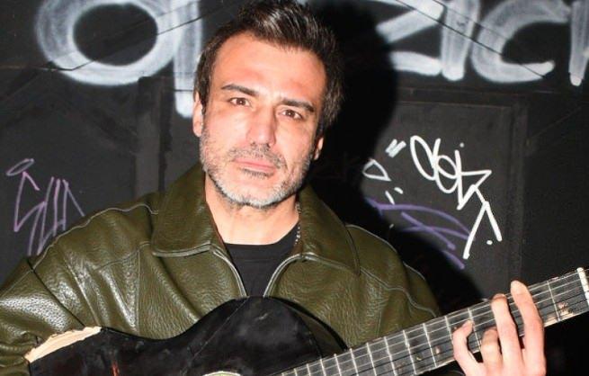 <p>Tamer&rsquo;in ani vefatının ardından, ge&ccedil;mişe ait a&ccedil;ıklamaları bir bir yeniden ortaya &ccedil;ıkmaya başladı. Ge&ccedil;mişte yaşadığı zorluklarla sık sık g&uuml;ndeme gelen Tamer&rsquo;in, sokakta kaldığı d&ouml;neme ilişkin anlattıkları dikkat &ccedil;ekti.&nbsp;</p>
