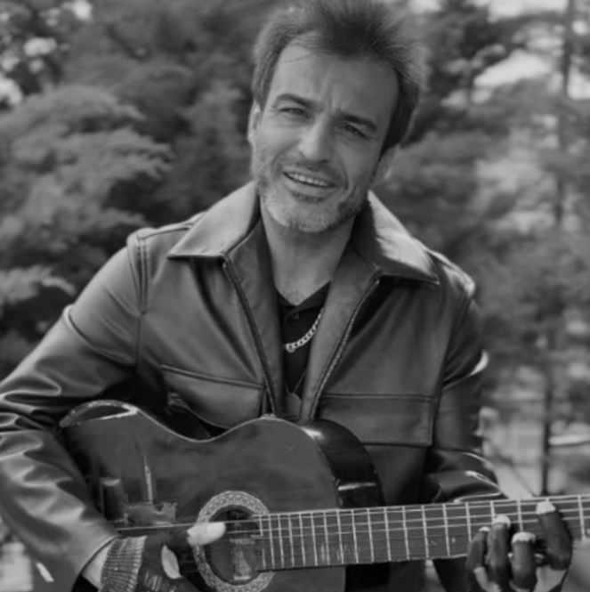 <p><strong>"NAMAZLARA BAŞLADIM"</strong></p>

<p>Yaşadığı zorlu s&uuml;recin ardından manevi olarak değişim yaşadığını aktaran Tamer, namaz kılmaya başladığını, zamanla hayatını toparladığını ve m&uuml;ziğe yeniden y&ouml;neldiğini şu s&ouml;zlerle anlattı:</p>
