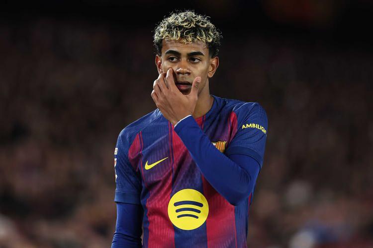 <p>Yamal, tarihte&nbsp;bu baraja ulaşan en gen&ccedil; oyuncu olması y&ouml;n&uuml;yle dikkat &ccedil;ekiyor.</p>
