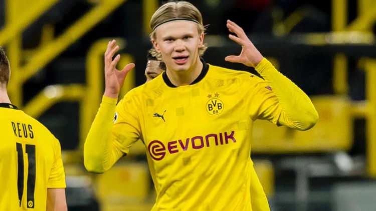 <p>O d&ouml;nem sezona Red Bull Salzburg formasıyla başlayan ve devre arasında Borussia Dortmund'a transfer olan Haaland,&nbsp;2020'de Borussia Dortmund formasıyla &ccedil;ıktığı ilk Şampiyonlar Ligi ma&ccedil;ında Paris Saint-Germain'e (PSG) karşı attığı 2 golle rekorunu resmileştirmişti.</p>
