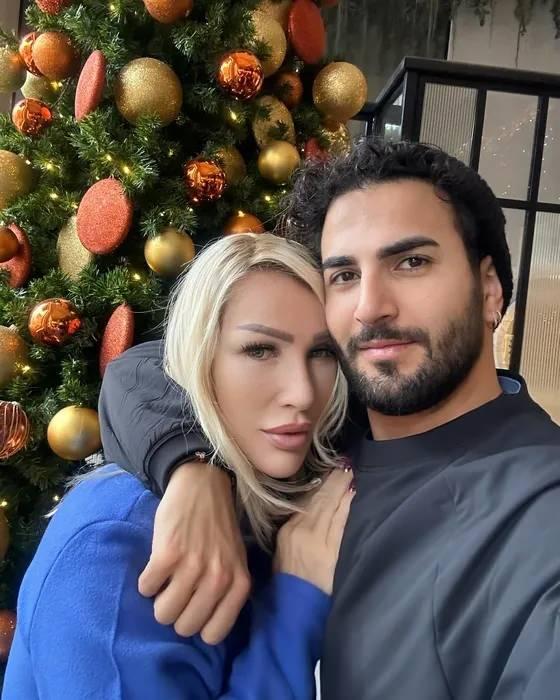 <p><strong>2022 yılında m&uuml;zisyen &Ccedil;ağlar &Ouml;kten ile evlenen &uuml;nl&uuml; sanat&ccedil;ı, bu kez eşiyle tanışma s&uuml;recine dair anlattıklarıyla magazin g&uuml;ndeminde yer aldı.</strong></p>
