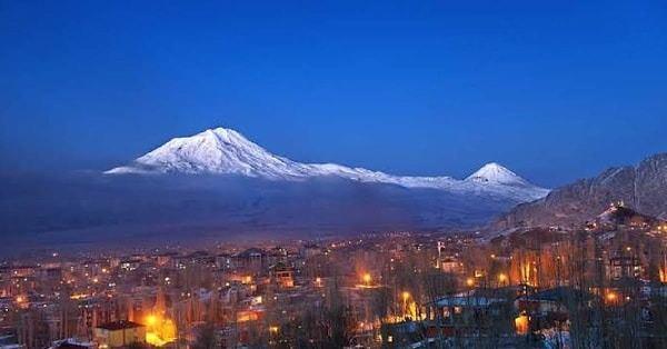 <p>AĞRI</p>

<p>El emeği tiftik &ccedil;orapları, el dokuması halı ve kilimler ya da İshak Paşa Sarayı fig&uuml;rl&uuml; magnetler...</p>
