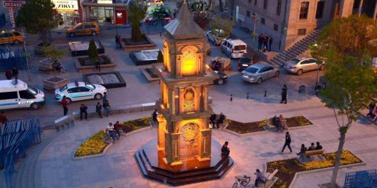 <p>AKSARAY</p>

<p>D&uuml;nyaca &uuml;nl&uuml; Taşpınar halıları, coğrafi işaretli Aksaray tahinlisi, meşhur k&ouml;p&uuml;k helva...</p>
