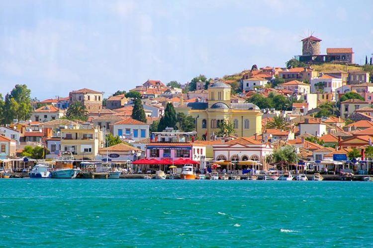 <p>BALIKESİR</p>

<p>H&ouml;şmerim tatlısı, mis kokulu&nbsp;kolonyalar ya da zeytin sabunu ve doğal bakım &uuml;r&uuml;nleri...</p>
